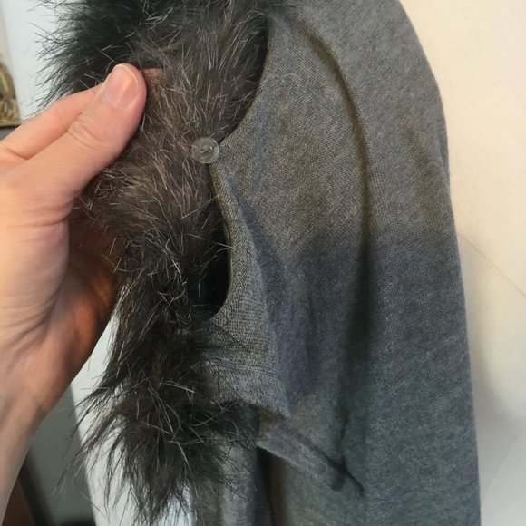 Jennifer Lopez Gray Lightweight Open Front Cardigan w/ Faux Fur Collar, size XS - Picture 3 of 10